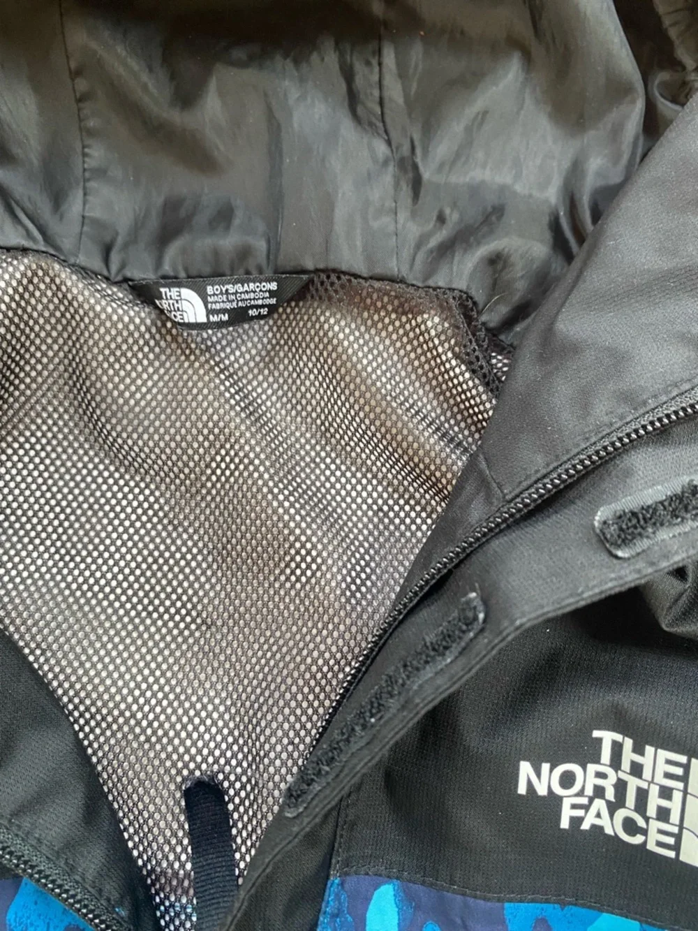 The North Face Blue Camo Hooded Rain Jacket (Boys Medium 10-12) - Picture 3 of 4